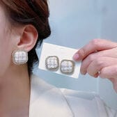 【ベージュ】スタッドピアス