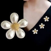 ホワイトフラワーブローチ