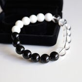 【レディース/オニキス・ホワイトオニキス・水晶】ピラミッドセットパワーストーンブレスレット