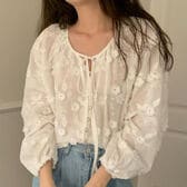 【ホワイト/Mサイズ】花柄刺繍ブラウス