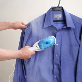[ブルー] セラヴィ/スチームアイロン | コンパクトなのにパワフルスチーム！ハンガーに掛けたまま使える衣類スチーマー！
