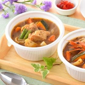 【小樽直送】北海道スープカレーセット（シーフード：300g×2、チキン：300g×2）