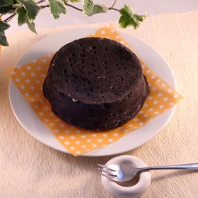 【1台】黒いチーズケーキ | レアチーズケーキを真っ黒なサブレ生地で包み込みました。 とろける食感をお楽しみください。
