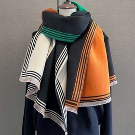 【ブラック×グリーン】春、秋まで使えるリバーシブル大判ストール