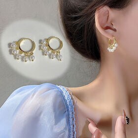 揺れるパールが可愛いリングピアス