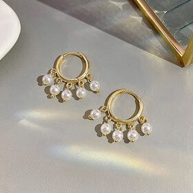 揺れるパールが可愛いリングピアス