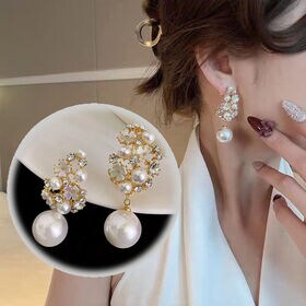 【ホワイト】キラキラパールピアス