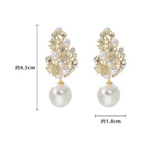 【ホワイト】キラキラパールピアス