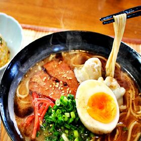 【6人前】黒マー油（焦がしニンニク）付き　熊本風こってり豚骨　九州とんこつラーメン(ラーメン専家)