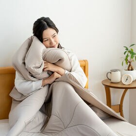 【ベージュ／セミダブル】もちもちフトン 掛け布団 ウレタン（洗濯ネット使用で丸洗い可）※日本製