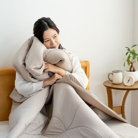 【ベージュ／クイーン】もちもちフトン 掛け布団 ウレタン（洗濯ネット使用で丸洗い可）※日本製