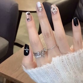 【30枚入】ネイルチップ   モノトーン風フラワーデザイン