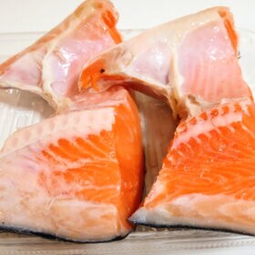 【約1kg/10切(2切れ×5パック)】鮭カマ（トラウトサーモン）