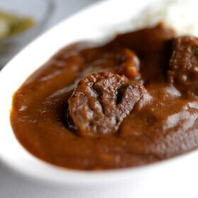 【計3食(200g×3袋)】A5ランクの松阪牛使用！「松阪肉　丸賢」松阪牛カレー