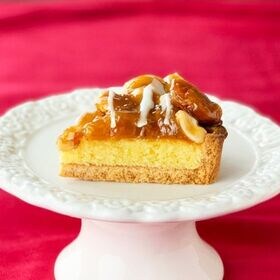 【予約受付】12/20~順次出荷べイクド・アルル4種ナッツの北海道キャラメルタルト4号　クリスマス