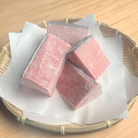 【約2kg】まぐろ 中トロ柵（豊洲加工）大きさ形不揃い皮付き柵