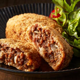 【計680g/8個入】「洋食Revo」黒毛和牛メンチカツ | 黒毛和牛とこだわりの香辛料を使用した肉食感満載なメンチカツです。