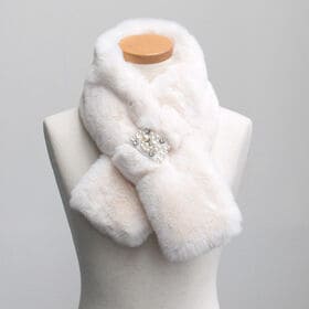 【オフホワイト】差し込むだけで華やか ふわふわティペット