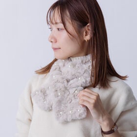 【ベージュ】パールが並んだ ボアマフラー 差し込みティペット