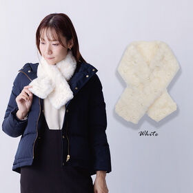 【ホワイト】パールが並んだ ボアマフラー 差し込みティペット