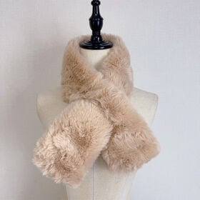 【カーキ】ふわふわマフラー ティペット 差し込みタイプ | ふわふわのボリューム感が嬉しいフェイクファーティペット