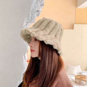 【ベージュ】ふわふわファーのバケットハット