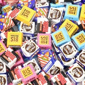 【100個セット】おかしのマーチ チロルチョコ | 懐かしの駄菓子屋サイズのチロルチョコ。チョコっとあの人にプレゼント♪