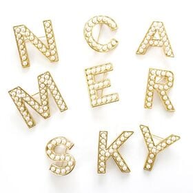 【ゴールド】イニシャルブローチ パール アルファベット 【E】