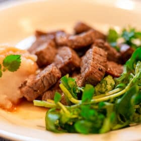 【計2kg/1kg×2パック】サイコロステーキ 形不揃い（国産鶏・カナダ産豚・国産牛脂成型肉）