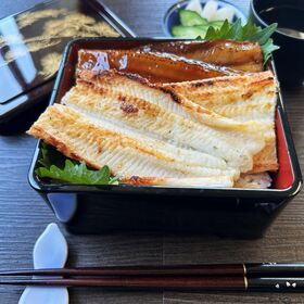 穴子長蒲焼・穴子白焼き食べくらべセット（山椒付きタレ・抹茶塩・お吸い物付き）