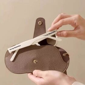 【ブラウン】バッグに掛けてサッと収納♪おしゃれで便利なメガネケース