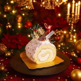 【12/22着】【1本】白金プレミアムジャージーブッシュドノエル(苺)《ハーフ》 | ふわふわのシフォン生地にジャージークリームをたっぷり