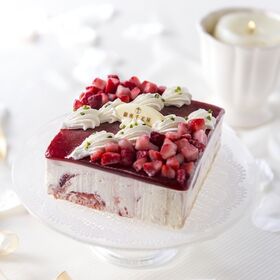 【12/22着】ストロベリーアイスケーキ | 見た目にも華やかなアイスケーキです