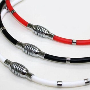 コラヌーンネックレス　レッド