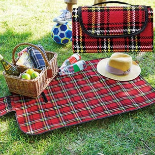 チェックが可愛い！コンパクトに畳めるコンパクトレジャーシート！（色