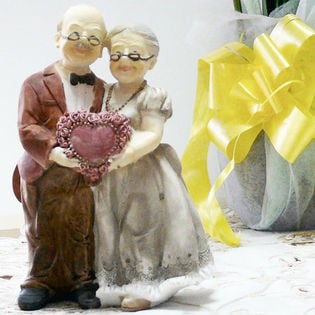 幸せメモリー人形【母の日・父の日・敬老の日・金婚式/銀婚式に！】を 