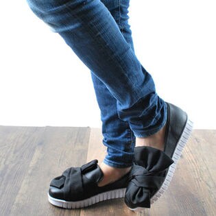 Shoes in Closet サイドに縦付けされた大きめのねじりリボンデザインがオシャレなスリッポンスニーカー / 6241 / ブラック / L（約24.0-24.5)