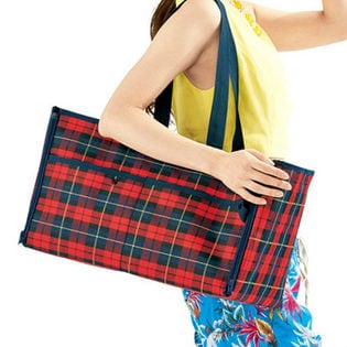 2WAY仕様！保冷温バッグがレジャーシートに！