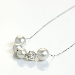 コットンパールとスワロフスキーパヴェボールのネックレス 金属アレルギー対応を税込 送料込でお試し サンプル百貨店 ジュエリーアクセサリー マイスタ