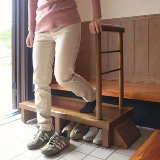 安いそれに目立つ 便利グッズ 家具 おしゃれ インテリア ヤマソロ 両手すり付玄関台 睡蓮 すいれん 74 115 ブラウン 約幅98 奥行40 高さ Cm 100 の保証 Greenzonwheelz Com