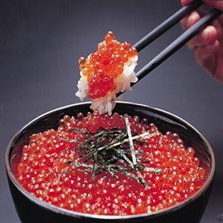 28位 北海道オホーツク海産秋鮭 いくら醤油漬(70g×3瓶・箱入・冷凍・イクラ)
