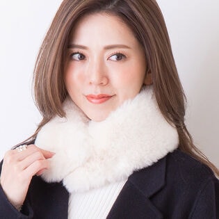 【オフホワイト】マグネット型でシンプル コンパクトなふわふわティペット