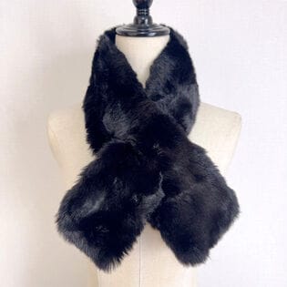 【ブラック】ふわふわマフラー ティペット 差し込みタイプ