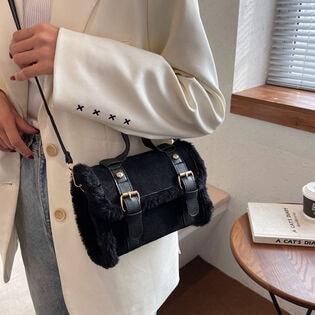 【ブラック】ミニショルダーバッグ　ファー付き