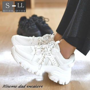 流線形のソールが独創的！厚底レースアップスニーカー