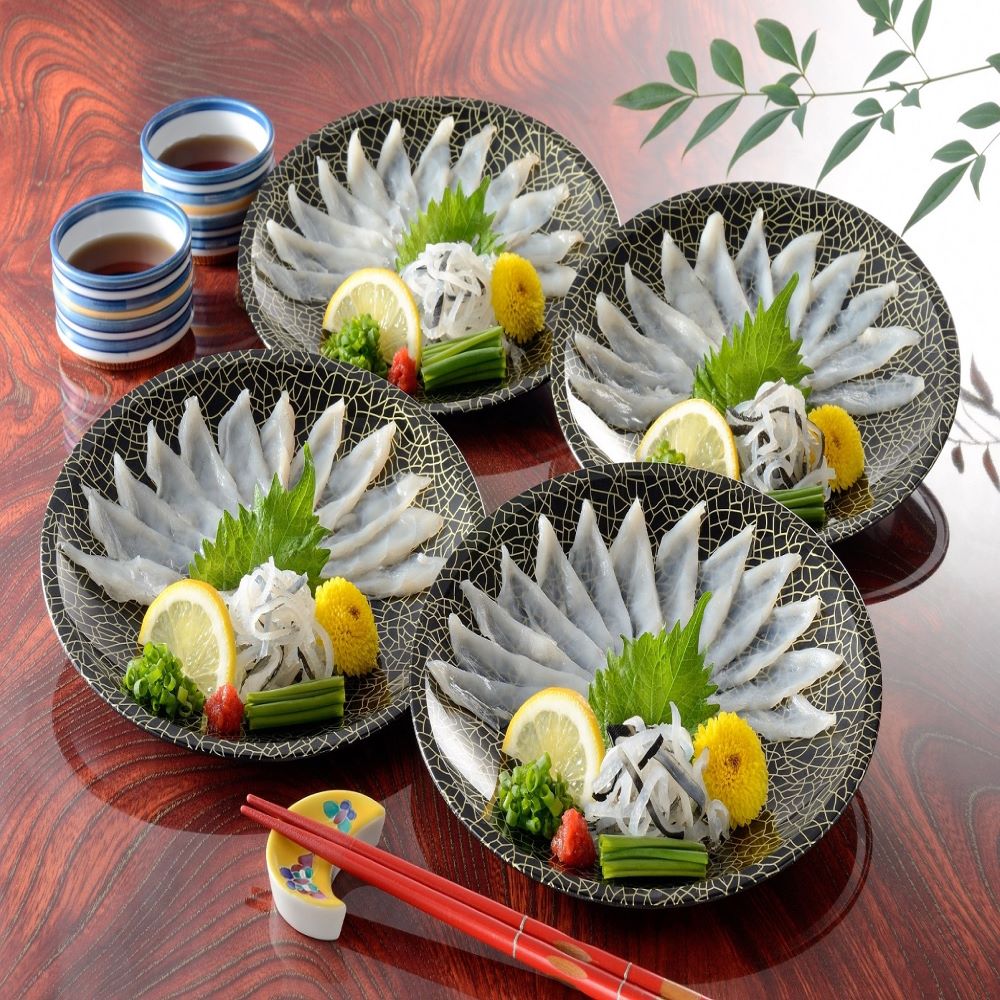 とらふぐ刺身 税込 から揚げセット とらふぐ刺し4枚 から揚げ300g 福を呼ぶフク と称して縁起良い魚として珍重されております ふぐの本場下関では