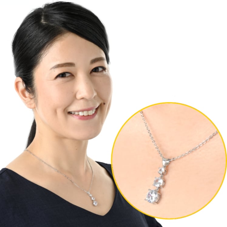 桂由美プロデュース！Yumi Sienne スリーストンCZ磁気ペンダント