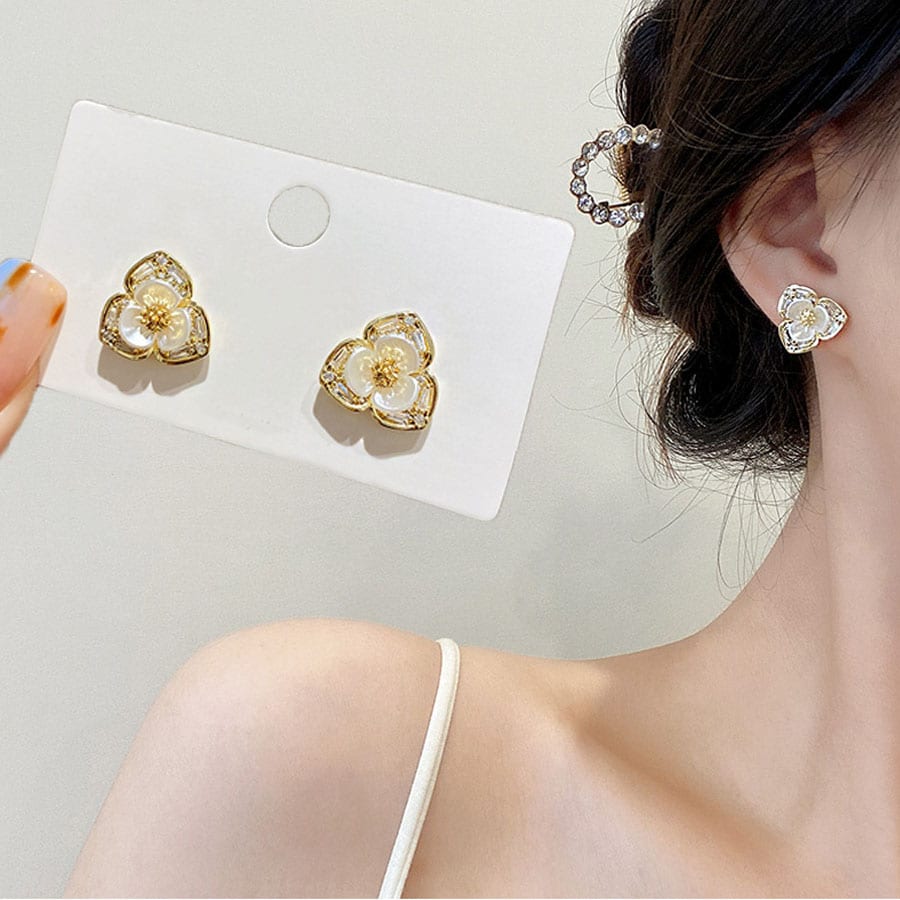 フラワーモチーフ  スタッドピアス