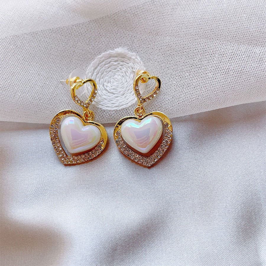 【ホワイト】揺れるハートピアス