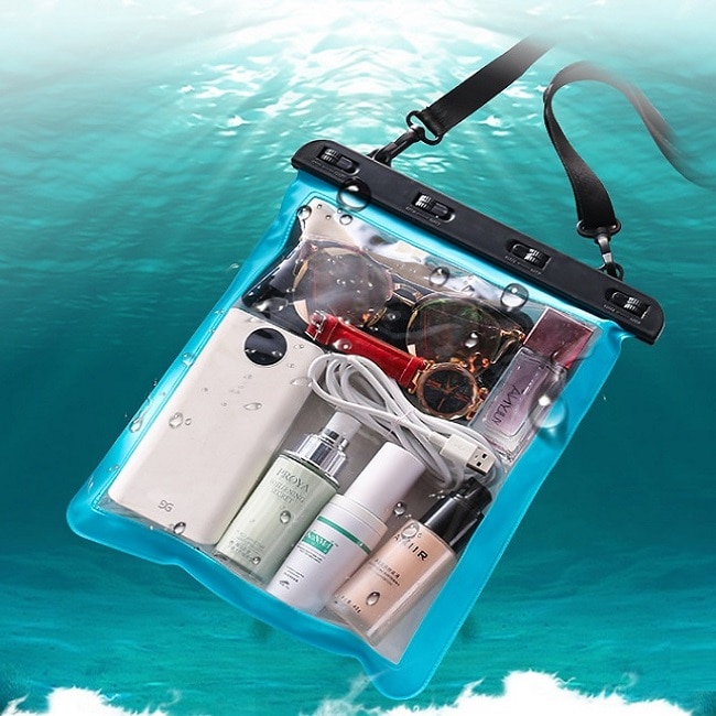 【カラーランダム】プールやアウトドア、小物も収納できる防水性能抜群の斜め掛けバッグ